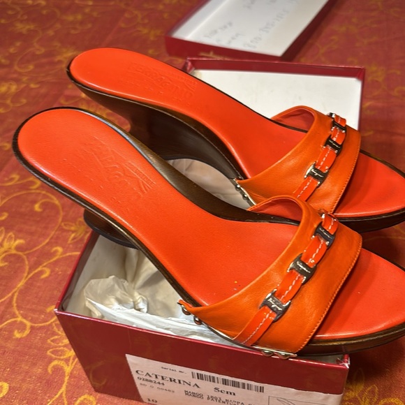 Farragomo size 10B orange mules. Only worn a few times. 3 in heel - Picture 13 of 17